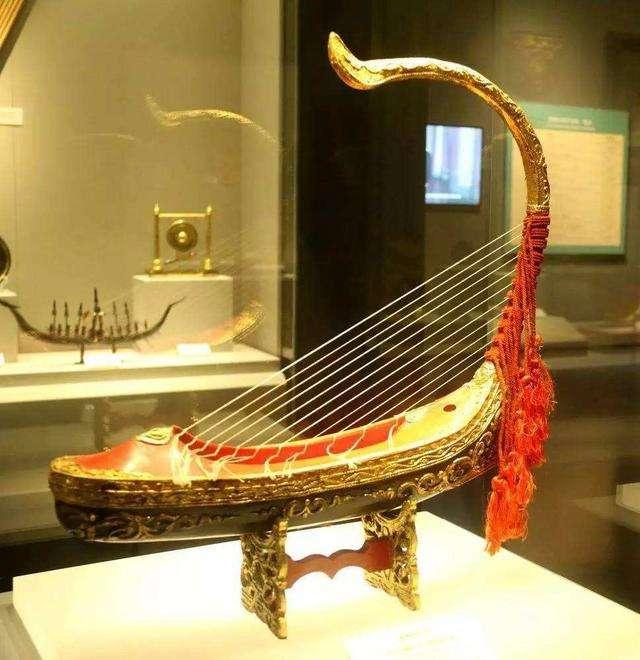 大英博物馆有一架埃及出土的凤首箜篌，湖南找箜篌老师就找惠子